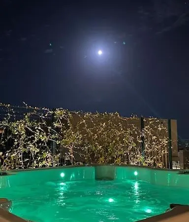 Amante With Jacuzzi - - Coast *