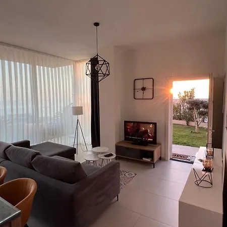 Amante With Jacuzzi - - Coast Palase