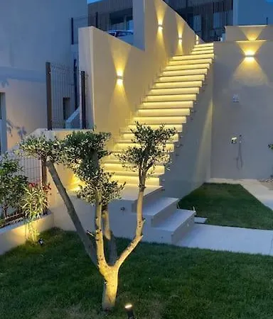 Amante With Jacuzzi - - Coast *